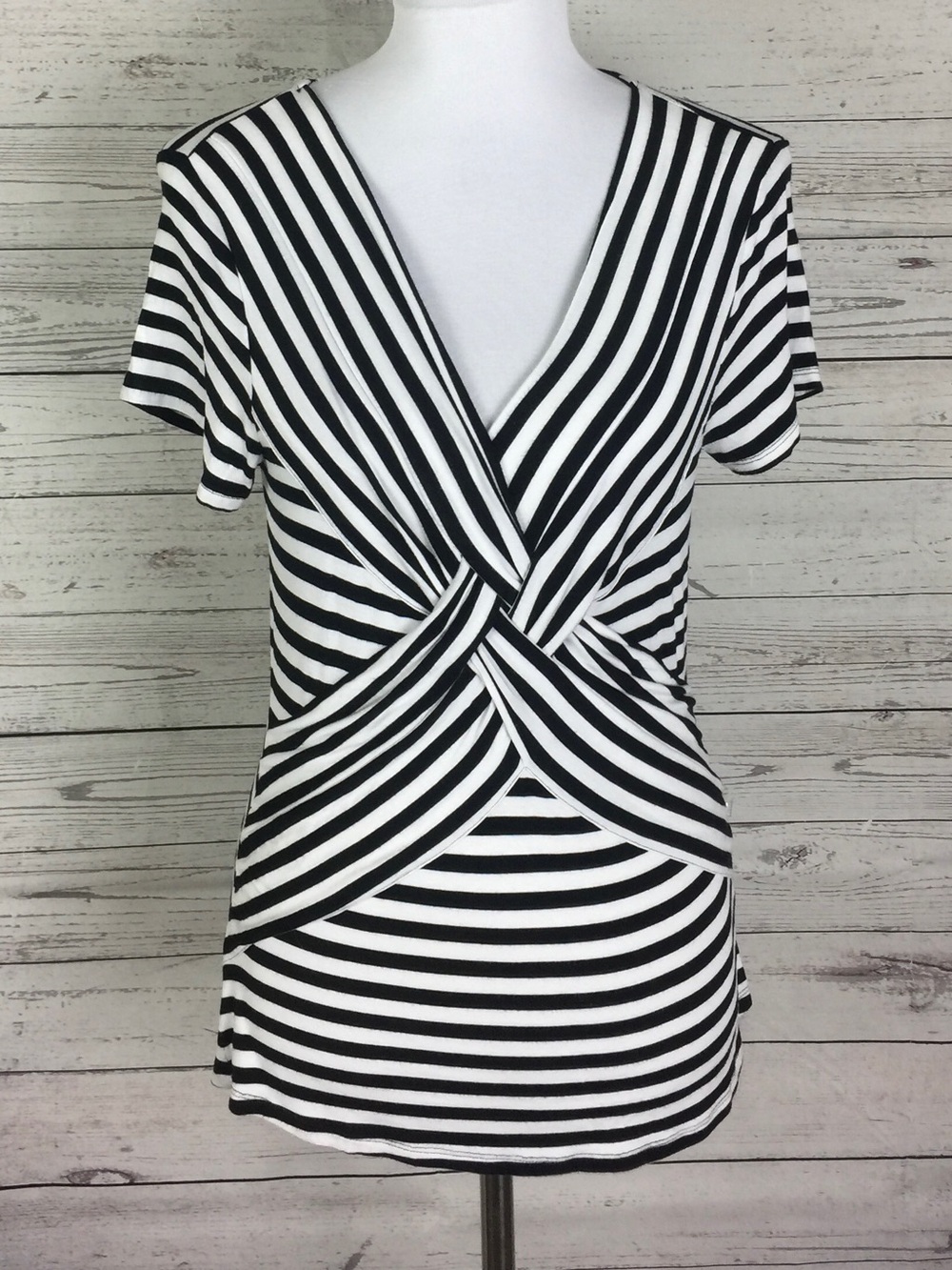 Cable & Gauge Women’s Size L Black White V-Neck Twist Front Stretch Knit Top